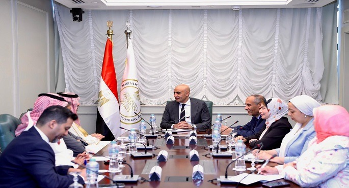 وزير التعليم يبحث مع المدير العام لمكتب التربية العربى لدول الخليج تعزيز فرص التعاون بين الجانبين