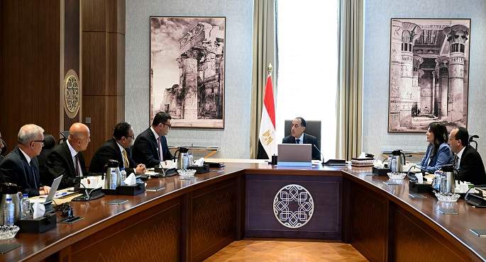 رئيس الوزراء يتابع الموقف التنفيذى لمنظومة مياه الشرب والصرف الصحى بمدن شرق وغرب القاهرة