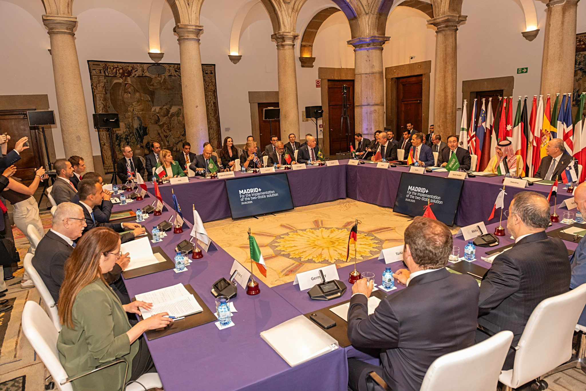 اجتماع دول أوروبية وعربية في مدريد للضغط على إسرائيل لوقف الحرب في غزة