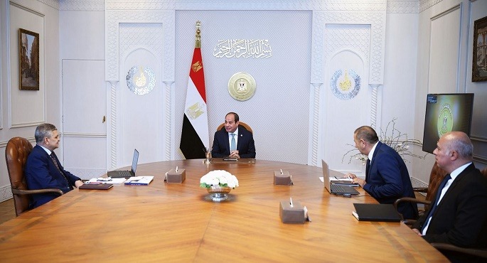 الرئيس السيسى يوجه بمواصلة تطوير الخدمات الملاحية والبحرية بقناة السويس