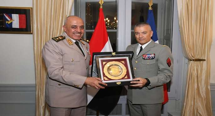 بالفيديو والصور.. الفريق أحمد خليفة رئيس الأركان يعود إلى أرض الوطن بعد زيارته لفرنسا