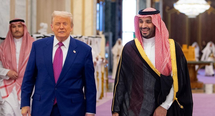 عكاظ : زيارة ترامب للسعودية عنوان للسلام والاستقرار فى المنطقة