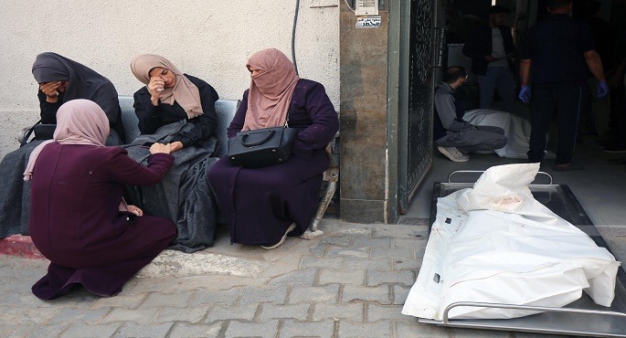 استشهاد 12 فلسطينيا وإصابة آخرين في قصف طيران الاحتلال لمناطق بقطاع غزة
