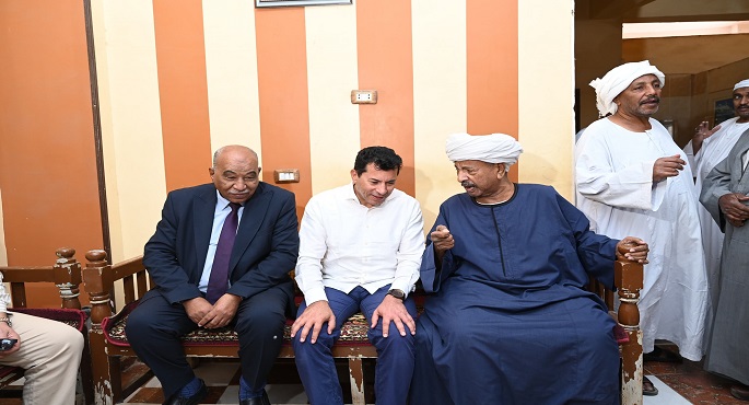بالصور..وزير الرياضة يلتقي مشايخ العبابدة بمدينة دراو بأسوان لبحث المتطلبات