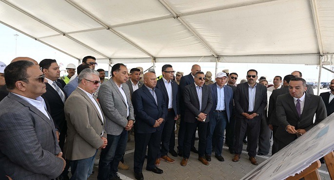 خلال جولته بمنطقة شرق بورسعيد المُتكاملة : رئيس الوزراء يتفقد محطة دحرجة السيارات (RORO) التابعة لشركة (SCAT)