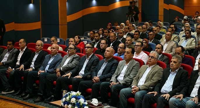 بالفيديو والصور.. رئيس الوزراء يشهد عرضا بشأن المرحلة الأولى من المخطط الشامل لتطوير ميناء غرب بورسعيد