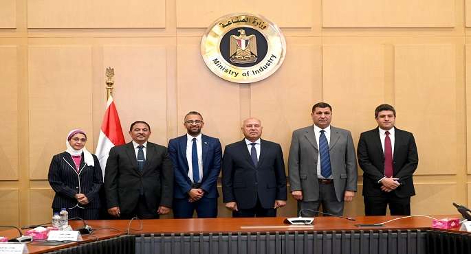 وزير النقل يشهد توقيع عقد تنفيذ أعمال البنية الأساسية لمشروع إعادة تأهيل ترام الرمل بالإسكندرية