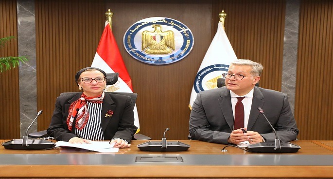 وزيرا البترول والبيئة يناقشان سبل خفض الانبعاثات الكربونية فى مصر