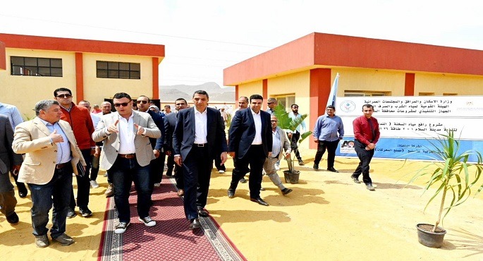 بالصور.. وزير الإسكان ومحافظ السويس يتفقدان مشروع رافع مياه السخنة ( الندى ) لتغذية مدينة السلام “۱ – ۲”