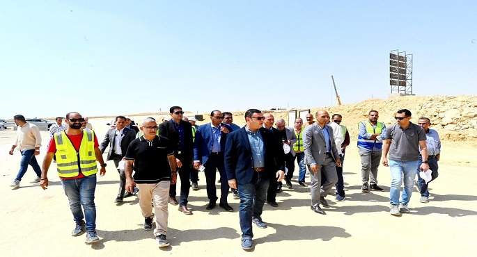 وزير الإسكان يتفقد المحاور والطرق الرئيسية بالعاصمة الإدارية والقاهرة الجديدة