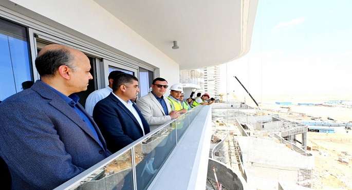 استهلها بمتابعة مشروع أبراج الداون تاون.. وزير الإسكان يبدأ جولة تفقدية في مدينة العلمين الجديدة