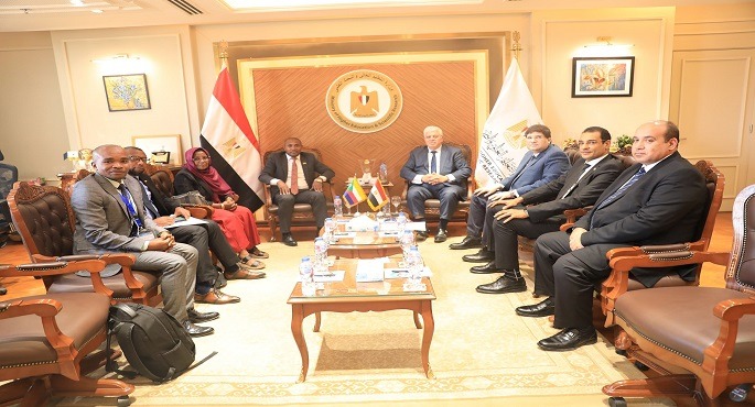 وزير التعليم العالي يستقبل وزير خارجية جمهورية القمر المتحدة لبحث تعزيز العلاقات الأكاديمية