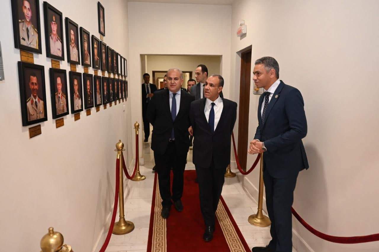 وزير الخارجية يتفقد مقر السفارة المصرية بالرباط