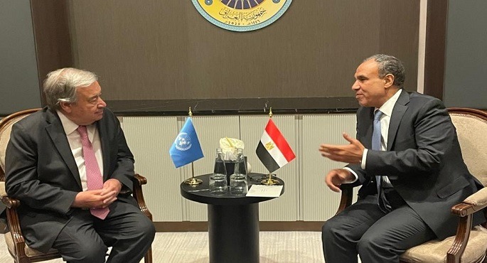 وزير الخارجية يبحث مع جوتيريش ضرورة وقف إطلاق النار ورفع الحصار عن قطاع غزة