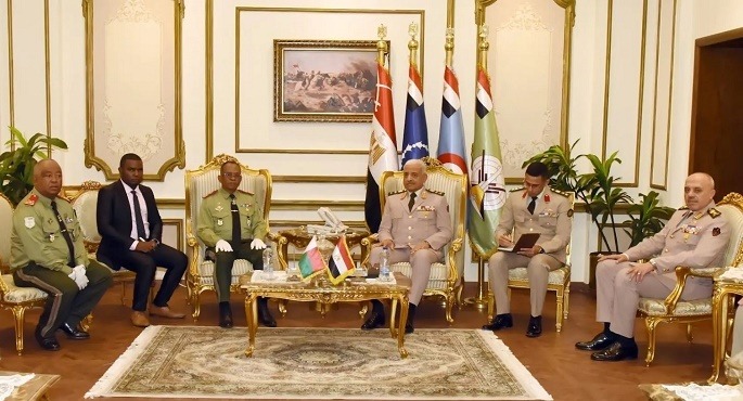 بالفيديو.. وزير الدفاع الفريق أول عبد المجيد صقر يلتقى نظيره من مدغشقر
