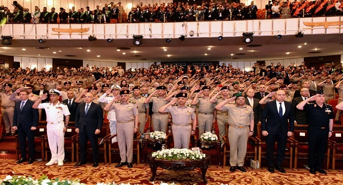 بالصور.. وزير الدفاع يشهد مناقشة البحث الرئيسى لهيئة البحوث العسكرية