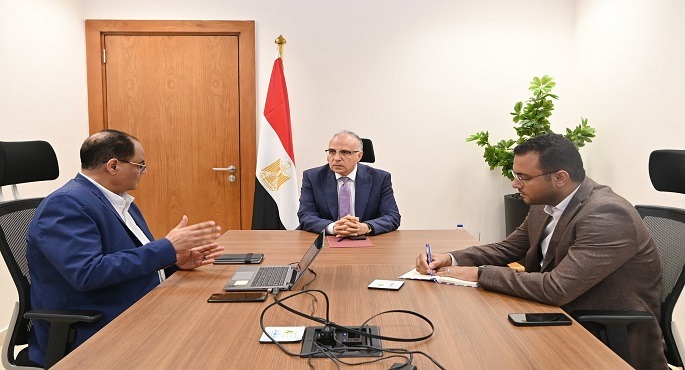وزير الرى يتابع حالة مجرى نهر النيل ومجهودات إزالة التعديات عليه