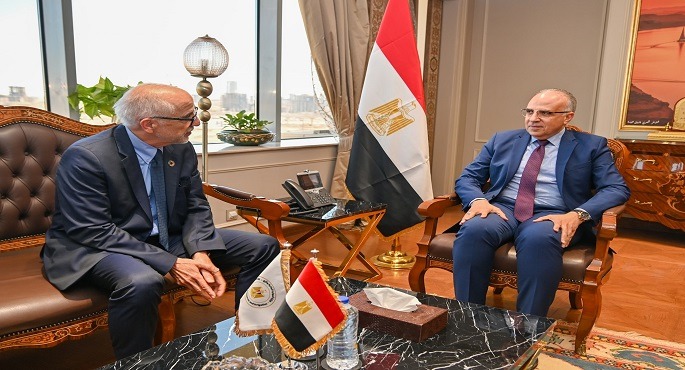 بالصور.. وزير الرى يبحث مع مدير معهد البحر الأبيض المتوسط للمياه تعزيز التعاون البحثى فى مجال المياه