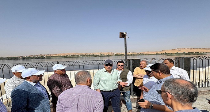 وزير الرى يتفقد مشروعات الموارد المائية بمحافظة أسوان