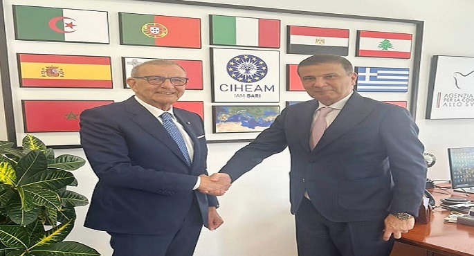 وزير الزراعة يبحث مع مدير “سيام بارى” تعزيز التعاون فى مجال البحث العلمى الزراعى