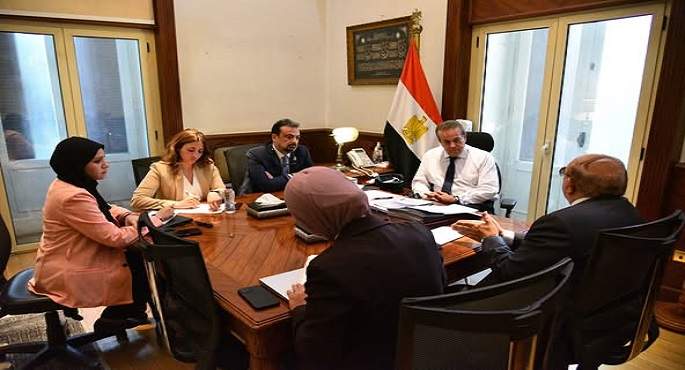 وزير الصحة يبحث مسارات التعليم التخصصى والدراسات العليا للأطباء