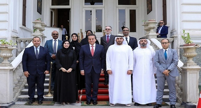 وزير الصحة يبحث مع مسؤول إماراتى تطوير الخدمات بمستشفيى الشيخ زايد وآل نهيان