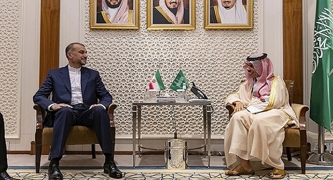 وزيرا خارجية السعودية وإيران يبحثان آخر التطورات الإقليمية