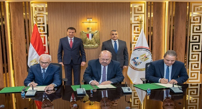 وزيرا الإنتاج الحربى والزراعة يشهدان توقيع اتفاقية للاستفادة من المنتجات المدنية والمعدات الزراعية وتسويقها