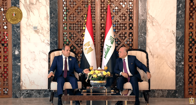 بالفيديو .. الرئيس السيسى يصل بغداد للمشاركة فى القمة العربية