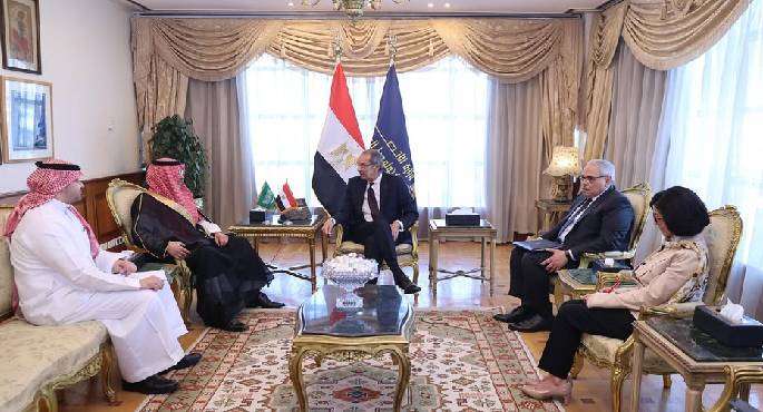 وزير الاتصالات يبحث مع سفير السعودية سبل فتح آفاق جديدة للتعاون بمجالات تكنولوجيا المعلومات