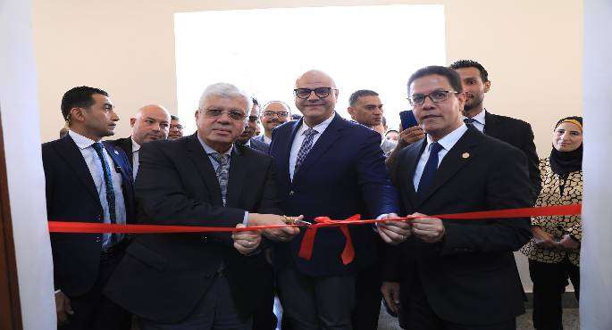 وزير التعليم العالى يفتتح مجموعة من المشروعات التعليمية والصحية بجامعة بنها