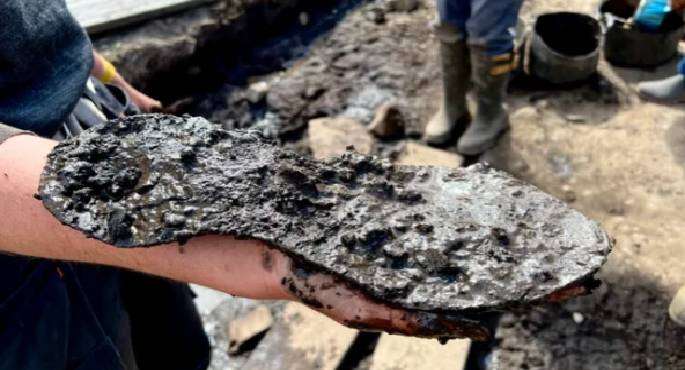 اكتشاف حذاء رومانى نادر بحجم استثنائى بإنجلترا