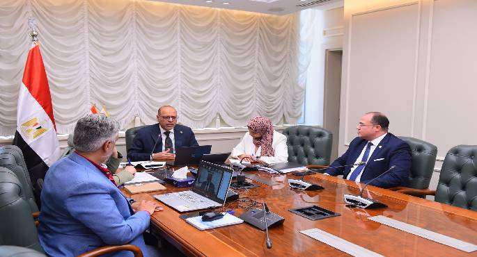 وزير العمل يوجه أعضاء مكاتب التمثيل بالخارج بالتواصل مع الشركات لتوفير فرص عمل للشباب