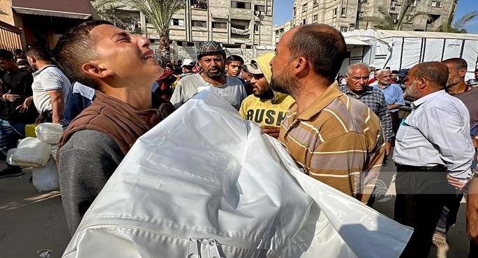 استشهاد 18 فلسطينيا قرب مركز مساعدات بوسط غزة