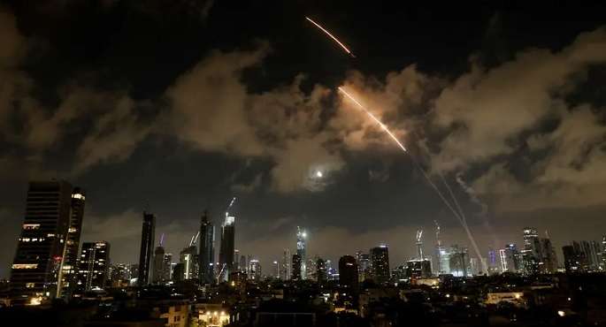 الحرس الثورى الإيرانى يبدأ مرحلة جديدة من الهجمات المركبة ضد إسرائيل