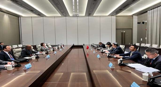 وزير الكهرباء يبحث مع رئيس هيئة الطاقة الصينية سبل تعزيز التعاون المشترك وزيادة الاستثمارات