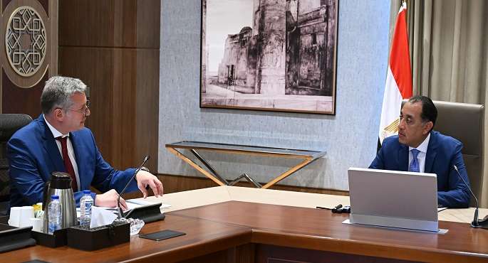 رئيس الوزراء: الدولة تواصل دعم قطاع البترول وإتاحة المزيد من التيسيرات والمحفزات لجذب الاستثمارات