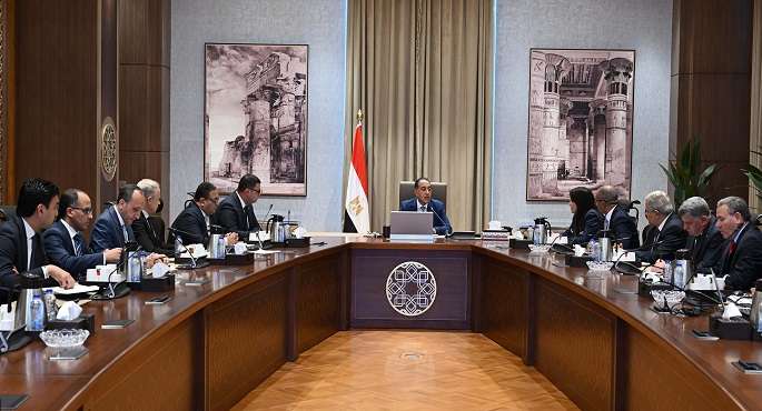 رئيس الوزراء يتابع خطط وإجراءات التوسع فى مشروعات تحلية مياه البحر وتوطين الصناعة الخاصة بها