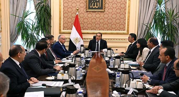 رئيس الوزراء يتابع مع الوزارات المعنية تطوير منظومة الرى لزراعة قصب السكر