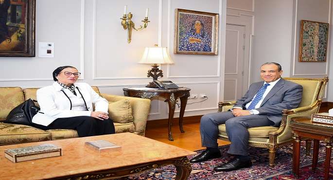 وزير الخارجية يهنئ وزيرة البيئة لاختيارها لمنصب السكرتير التنفيذى لاتفاقية الأمم المتحدة لمكافحة التصحر