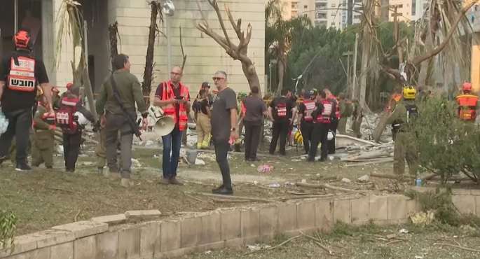 وسائل إعلام إسرائيلية: إصابة 5 أشخاص فى الهجمات الصاروخية الإيرانية الأخيرة