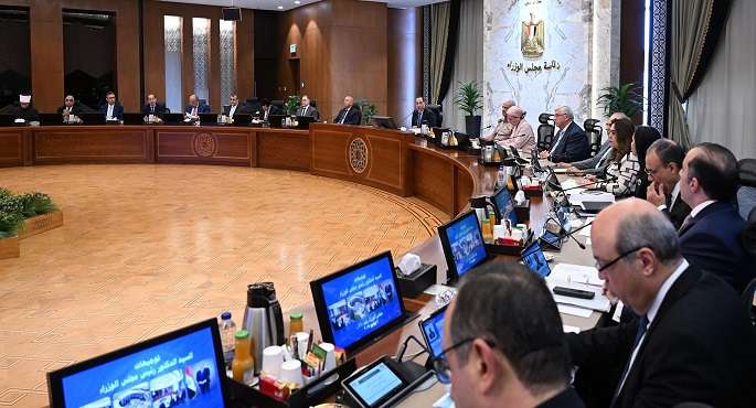 وزير قطاع الأعمال العام يستعرض الموقف التنفيذى لمشروع تطوير شركات الغزل والنسيج