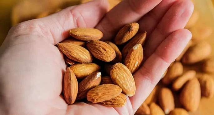 7 أضرار صحية خفية للإفراط فى تناول اللوز