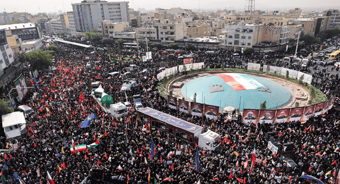 الرئيس الإيرانى يشارك فى مراسم تشييع 60 من القادة العسكريين والعلماء النووين خلال الحرب مع إسرائيل
