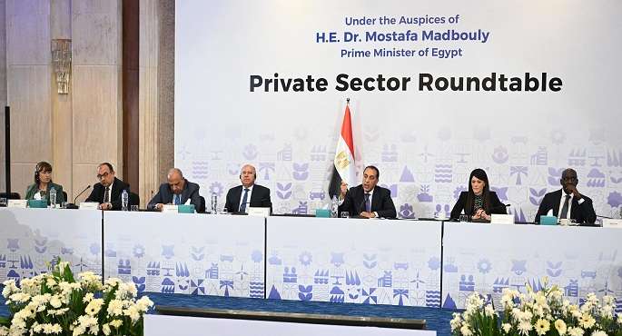 رئيس الوزراء يترأس مائدة مستديرة حول الإصلاحات الهيكلية لتعزيز تنافسية القطاع الخاص