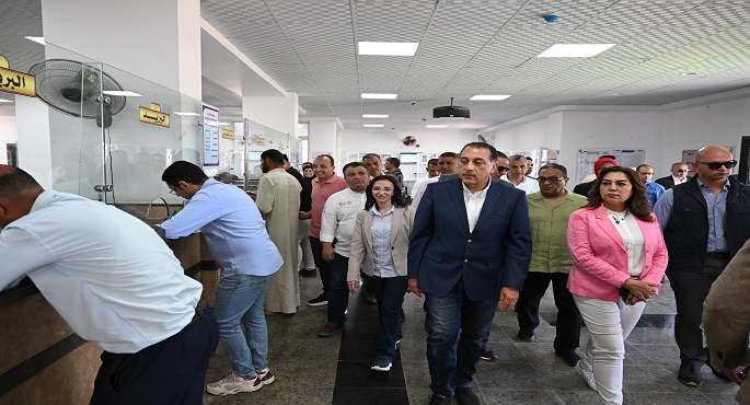 بالصور ..رئيس الوزراء يتفقد المركز التكنولوجى لخدمة المواطنين بزاوية صقر ضمن مشروعات المبادرة الرئاسية “حياة كريمة”