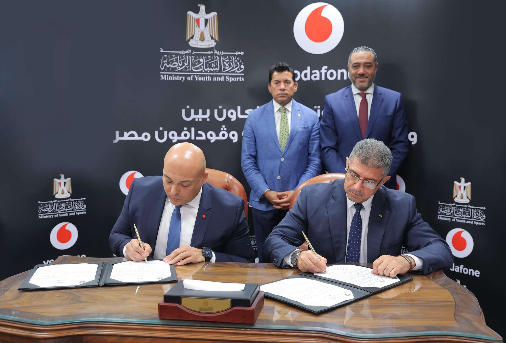 صبحى يشهد توقيع بروتوكول مع ڤودافون لإنشاء محطات تقوية شبكات المحمول