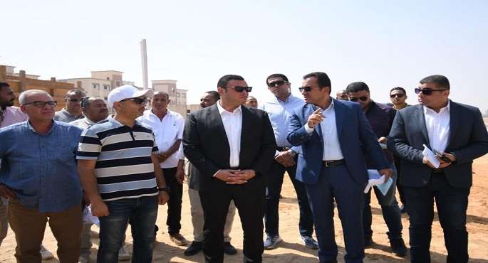 وزير الإسكان يبدأ جولة تفقدية بالعاشر من رمضان ويتفقد الطرق والمحاور ومشروع ديارنا السكنى بالمدينة