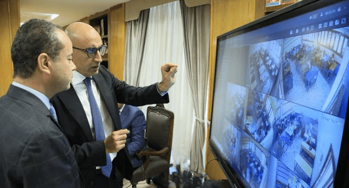 وزير التعليم يتابع انطلاق امتحانات الثانوية العامة من غرفة العمليات