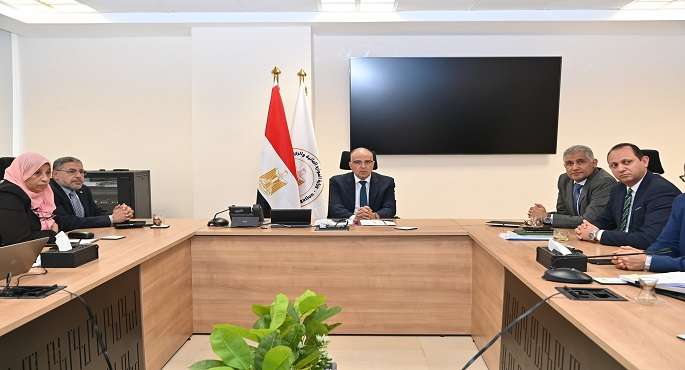 وزير الرى يؤكد أهمية استمرار المتابعة لوأد أية محاولات للتعدى على مجرى النيل